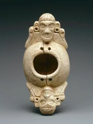 Vaso effigie (osso di lamantino)